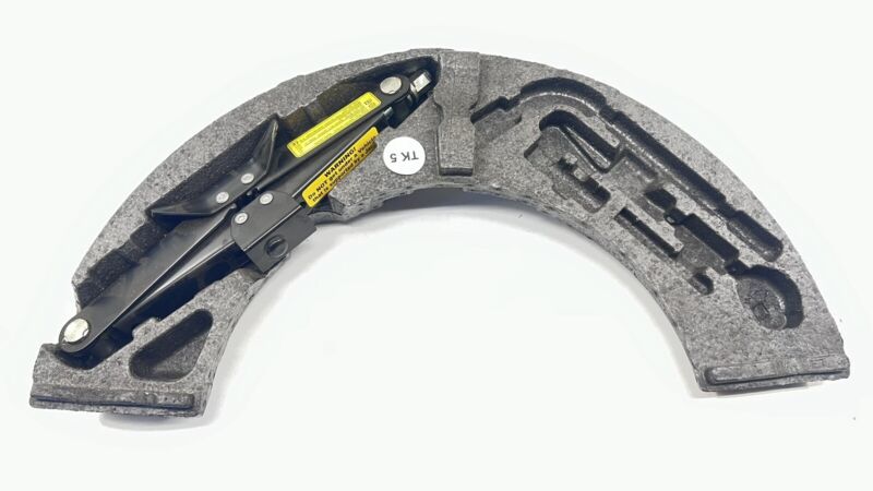 3W0 012 123 AA / 3W0012123AA 13-18 BENTLEY FLYING SPUR EMERGENCY SPARE TIRE SCISSOR JACK TOOL KIT FOAM OEM