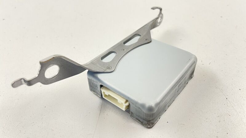 86572-33280 / 86572 33280 / 8657233280 19-22 LEXUS ES300H VEHICLE APPROACHING SPEAKER CONTROL MODULE 86572-33280 OEM