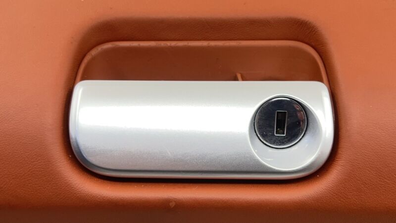 997.552.204.06 / 997 552 204 06 / 99755220406 05-08 PORSCHE BOXSTER CAYMAN 987 GLOVE BOX STORAGE COMPARTMENT TERRACOTTA
