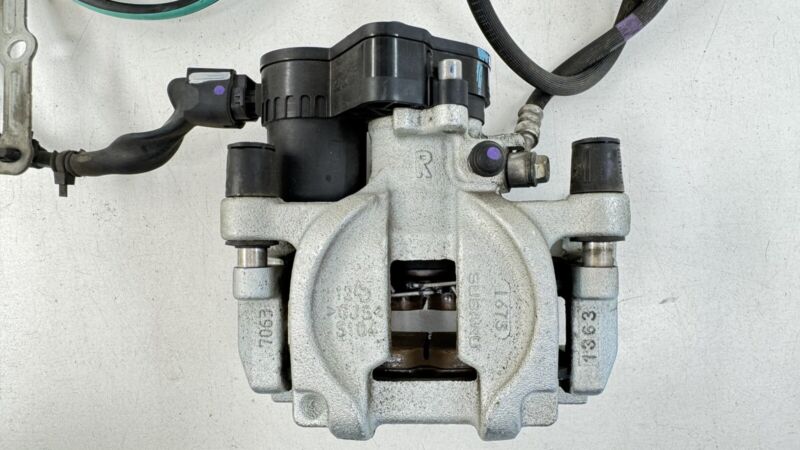 26620FN04A 24-25 SUBARU CROSSTREK PASSENGER RIGHT REAR CALIPER BRAKE OEM