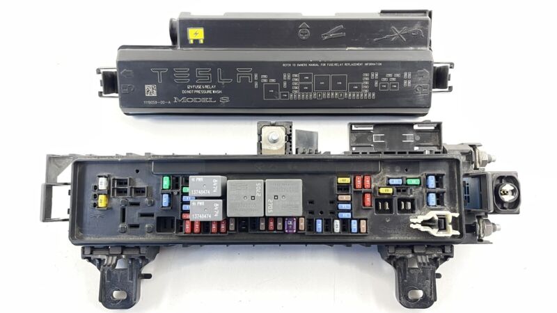 1119059-00-A / 1119059 00 A / 111905900A 17-20 TESLA MODEL S FRONT FUSE RELAY JUNCTION BOX MODULE 1094405-00-D OEM