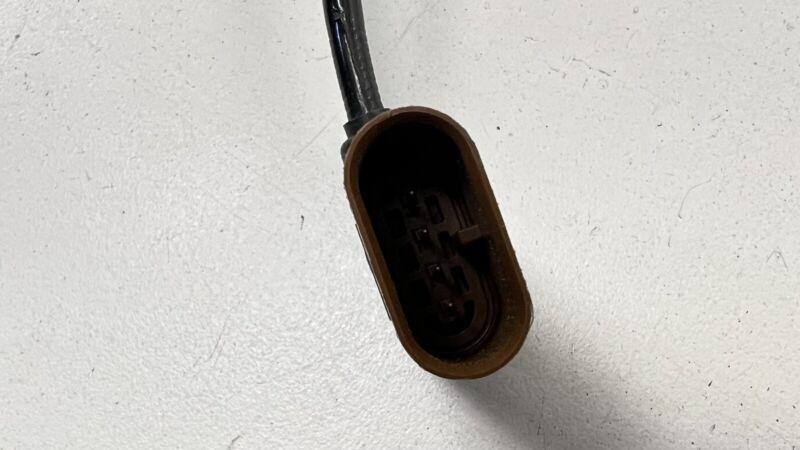 2053201300 / A2053201300 / A 205 320 13 00 1300 15-21 MERCEDES-BENZ C63S AMG W205 DRIVER LEFT REAR STRUT SHOCK ABSORBER