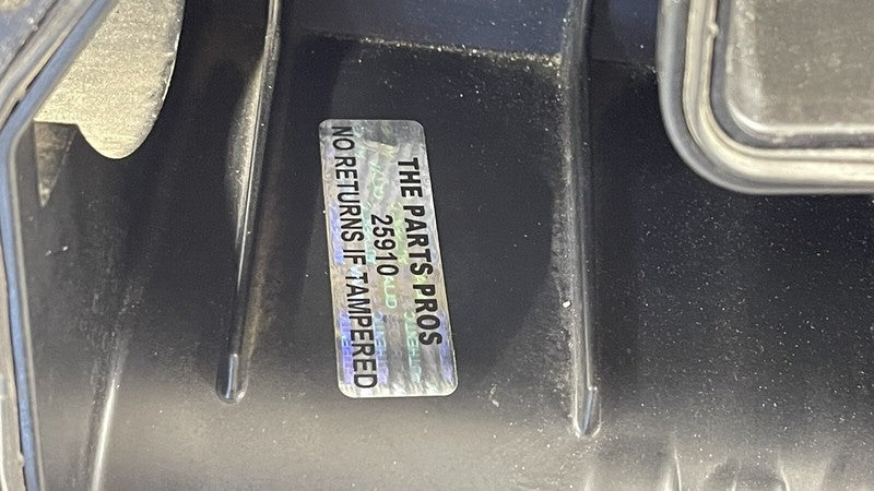 2710940304 / A2710940304 / A 271 094 03 04 0304 12-14 MERCEDES BENZ W204 C250 ENGINE AIR CLEANER BOX 2710901601 OEM