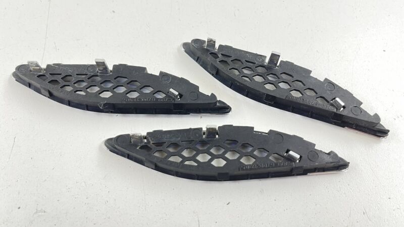 670028905 14-22 MASERATI GHIBLI RIGHT FRONT FENDER AIR VENT GRILLE COVER TRIM SET OF 3 OEM