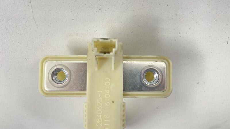 3-2840625-1 / 3 2840625 1 / 328406251 20-23 TESLA MODEL Y BATTERY END LINK TERMINAL FUSE RELAY MODULE 2840625 OEM