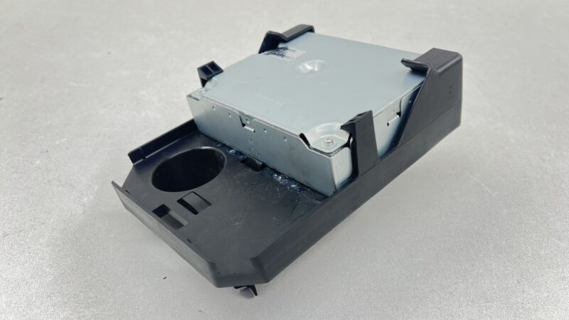 970.618.733.51 / 970 618 733 51 / 97061873351 10-16 PORSCHE PANAMERA REAR VIEW BACK UP CAMERA CONTROL MODULE 97061873351