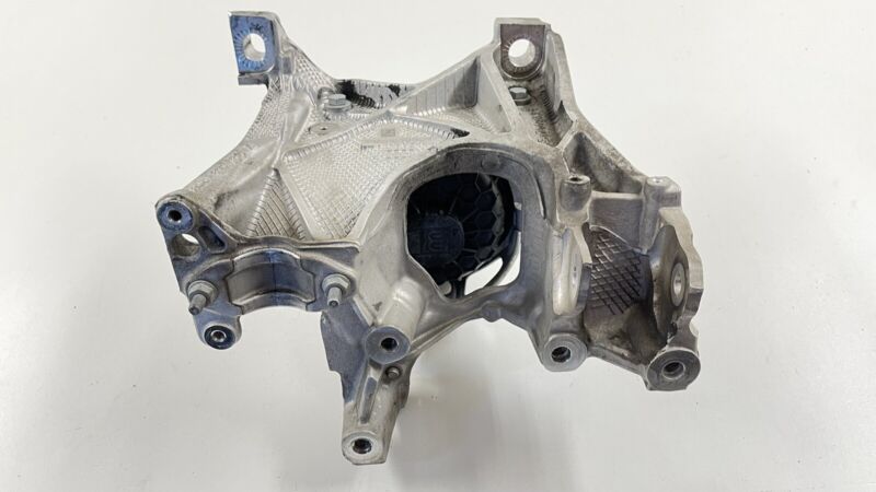 4M0 199 371 FG / 4M0199371FG 18-23 AUDI S4 S5 DRIVER LEFT MOTOR ENGINE MOUNT SUPPORT BRACKET OEM