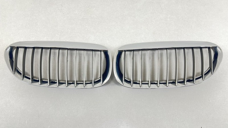 7 077 935 / 7077935 06-10 BMW M6 E63 E64 LEFT & RIGHT FRONT UPPER BUMPER KIDNEY GRILL TRIM PAIR OEM