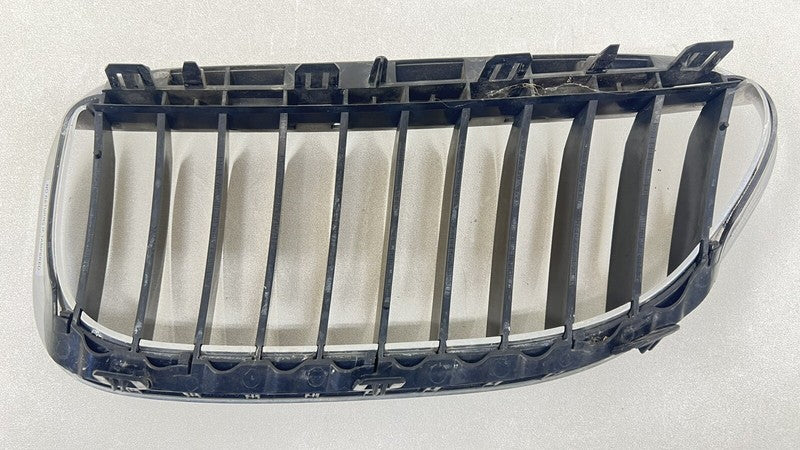 7 077 935 / 7077935 06-10 BMW M6 E63 E64 LEFT & RIGHT FRONT UPPER BUMPER KIDNEY GRILL TRIM PAIR OEM