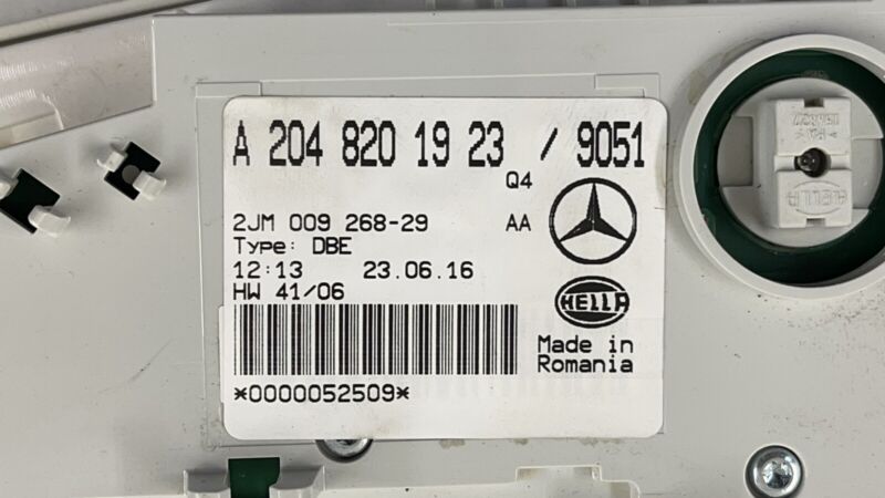 2048201923 / A2048201923 / A 204 820 19 23 1923 14-17 MERCEDES BENZ E550 W207 FRONT OVERHEAD CONSOLE READING LIGHT LAMP