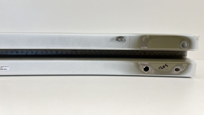 22785364 10-15 CHEVROLET CAMARO ZL1 SS FRONT REINFORCEMENT BAR IMPACT ABSORBER WHITE OEM