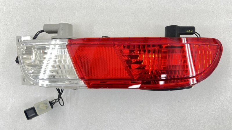 7 841 121 / 7841121 06-10 BMW M6 E63 E64 DRIVER LEFT REAR LOWER BUMPER TAIL LIGHT LAMP 7841121 OEM