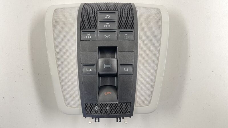 2048201923 / A2048201923 / A 204 820 19 23 1923 14-17 MERCEDES BENZ E550 W207 FRONT OVERHEAD CONSOLE READING LIGHT LAMP