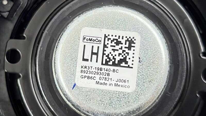 KR3T-19B140-BC / KR3T 19B140 BC / KR3T19B140BC 20-22 FORD MUSTANG GT500 DRIVER LEFT DOOR SPEAKER SET OEM
