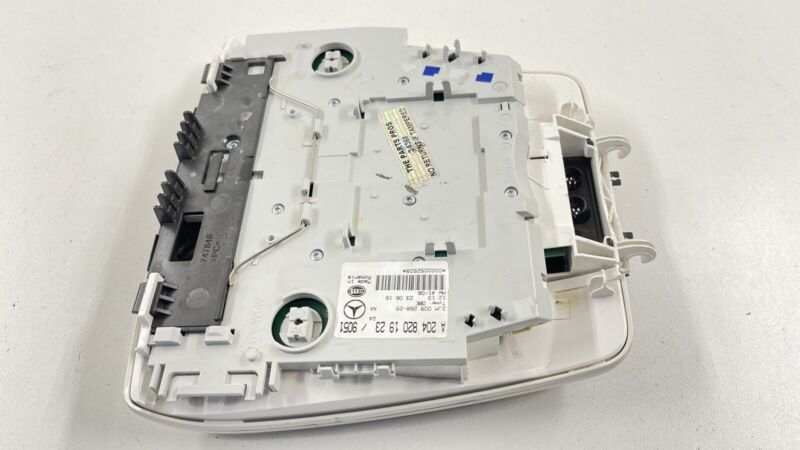 2048201923 / A2048201923 / A 204 820 19 23 1923 14-17 MERCEDES BENZ E550 W207 FRONT OVERHEAD CONSOLE READING LIGHT LAMP