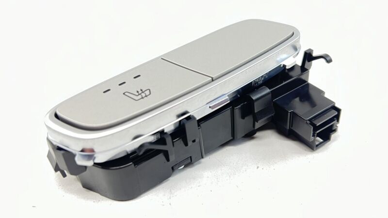 A 213 905 73 02 7302 / A2139057302 / 2139057302 15-21 MERCEDES-BENZ C63S DRIVER LEFT FRONT SEAT CONTROL SWITCH OEM