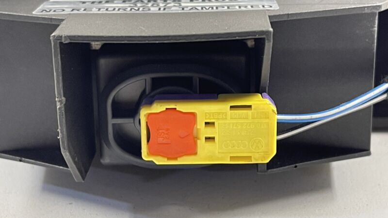 8J0.915.459 / 8J0 915 459 / 8J0915459 11-18 AUDI A8 S8 POSITIVE BATTERY TERMINAL END LINK SENSOR 8J0915459 OEM