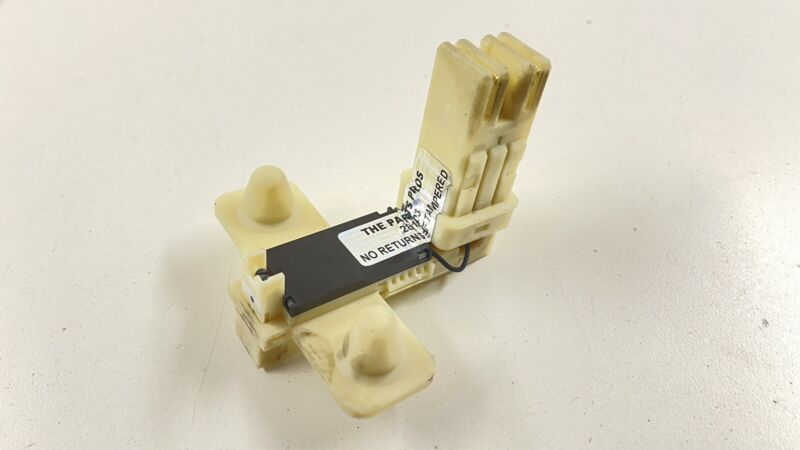 3-2840625-1 / 3 2840625 1 / 328406251 20-23 TESLA MODEL Y BATTERY END LINK TERMINAL FUSE RELAY MODULE 2840625 OEM