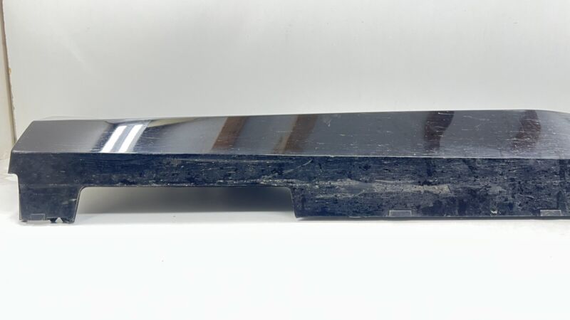 8470 1044 / 84701044 16-24 CHEVROLET CAMARO ZL1 1LE RIGHT SIDE SKIRT ROCKER PANEL COVER TRIM OEM