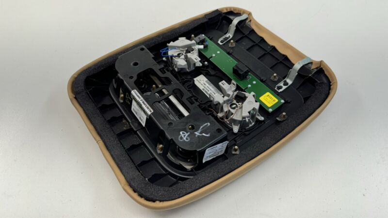 3W5 868 069 / 3W5868069 13-18 BENTLEY FLYING SPUR REAR OVERHEAD CONSOLE DOME LIGHT CONTROL PANEL OEM