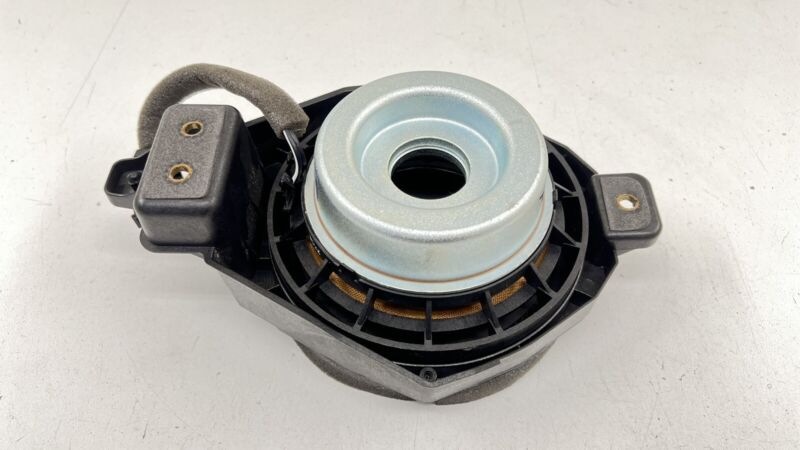 4W0.035.826 / 4W0 035 826 / 4W0035826 13-18 BENTLEY FLYING SPUR PASSENGER RIGHT REAR DOOR SPEAKER 4W0.035.826 OEM