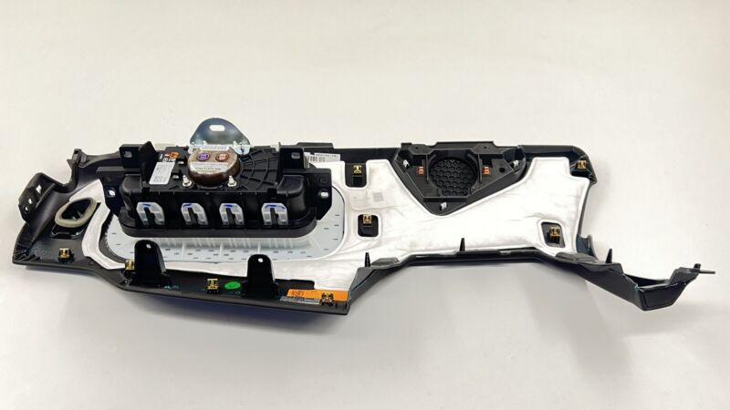 1GA1663780 22-24 CADILLAC CT4 V BLACKWING DASHBOARD PANEL COVER TRIM W/ AIRBAG AIR BAG OEM