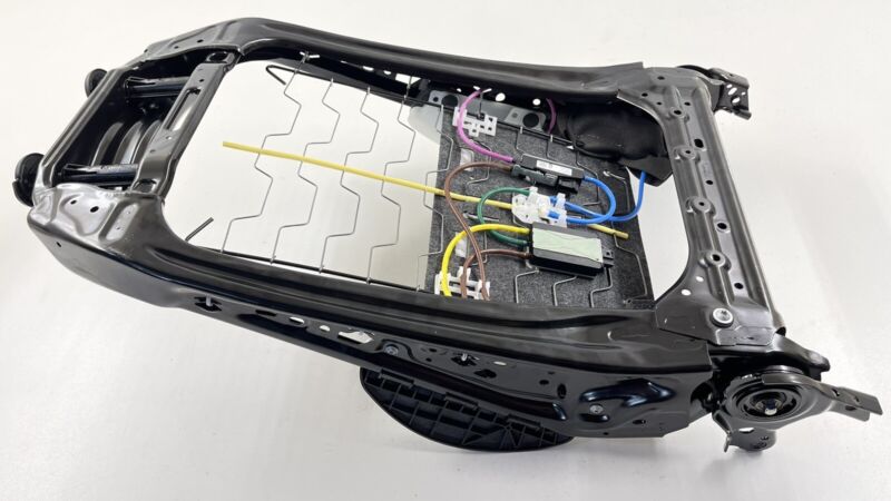 7394865 / 7 394 865 20-23 TOYOTA SUPRA RIGHT FRONT UPPER SEAT TRACK SEAT RAIL SEAT FRAME OEM