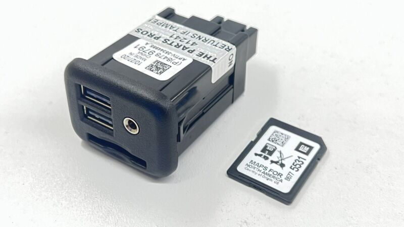 84789791 2021 CHEVROLET CAMARO ZL1 CENTER CONSOLE USB PORT W/ NAVIGATION SD CARD OEM