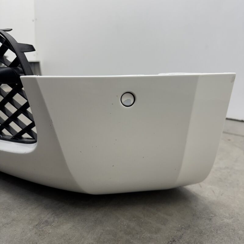 4W0.807.221 / 4W0 807 221 / 4W0807221 13-18 BENTLEY FLYING SPUR FRONT BUMPER COVER COMPLETE WITH GRILLS & SENSORS OEM
