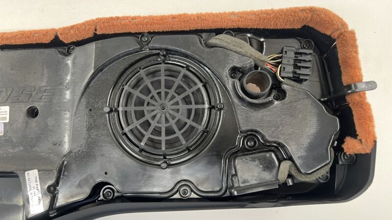 987.645.564.01 / 987 645 564 01 / 98764556401 05-12 PORSCHE BOXSTER 987 REAR SUBWOOFER BASSBOX SPEAKER BOSE TERRACOTTA O