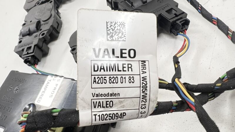 2058200183 / A2058200183 / A 205 820 01 83 0183 15-21 MERCEDES C63S W205 HVAC BOX HEATER AC FLAP MOTOR AIR MIX ACTUATOR