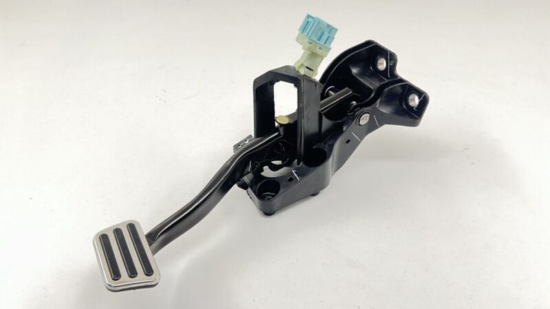 FR3C-2D094-CF / FR3C 2D094 CF / FR3C2D094CF 20-22 FORD MUSTANG GT500 EMERGENCY PARKING BRAKE PEDAL FR3C-2D094-CF OEM