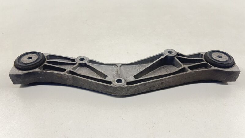 3W0599285 / 3W0 599 285 13-18 BENTLEY FLYING SPUR REAR DIFFERENTIAL DIFF CARRIER SUPPORT BRACKET OEM