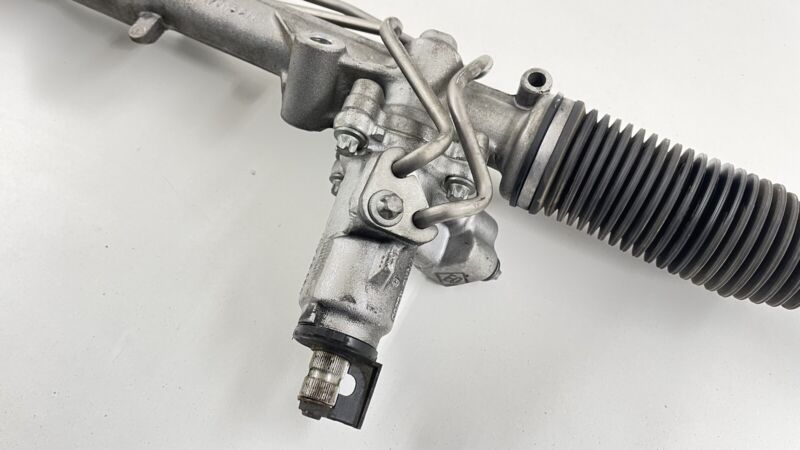 20411011017 / A20411011017 / A 204 1 101 1 017 08-14 MERCEDES BENZ W204 C CLASS POWER STEERING GEAR BOX RACK AND PINION