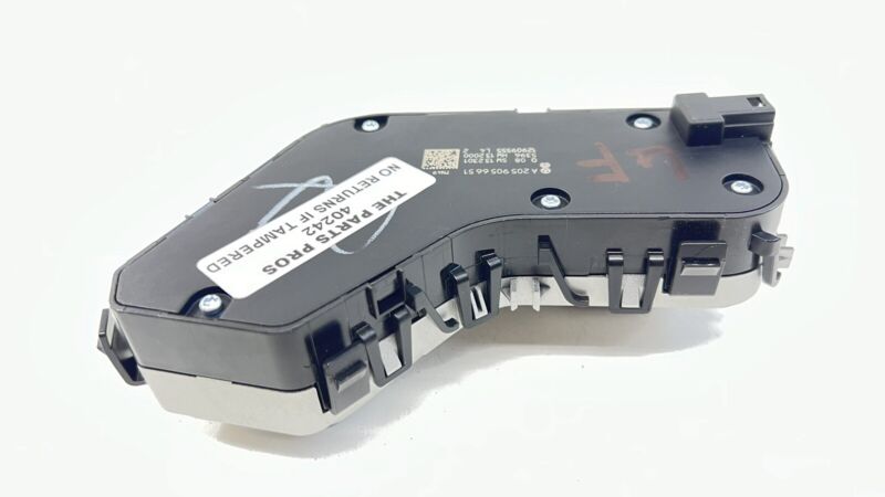 A 213 905 73 02 7302 / A2139057302 / 2139057302 15-21 MERCEDES-BENZ C63S DRIVER LEFT FRONT SEAT CONTROL SWITCH OEM