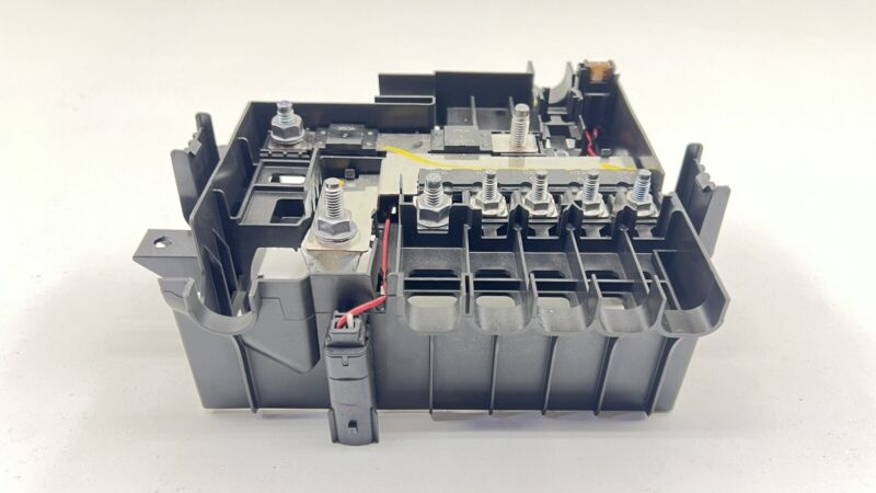 812461962 22-24 CADILLAC CT4 V BLACKWING REAR BATTERY FUSE RELAY JUNCTION BOX 84986478 OEM