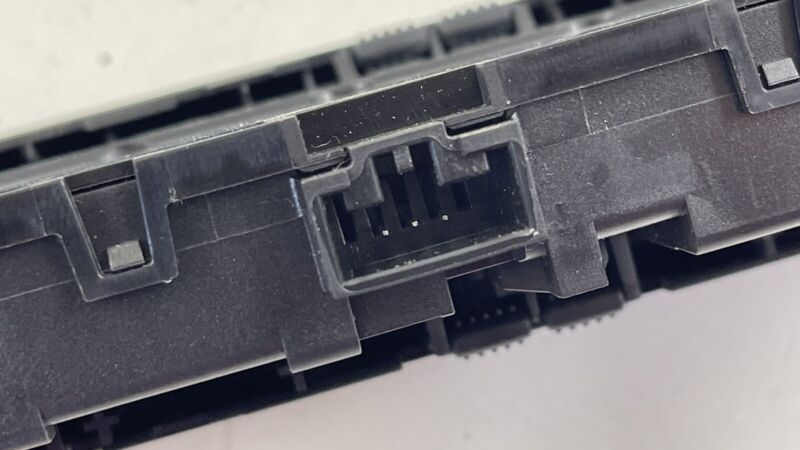 8W0 925 301 BC / 8W0925301BC / 8W0925301 17-21 AUDI A4 S4 A5 S5 DRIVE SELECT MODE TRACTION CONTROL MODULE 8W0925301BC OE