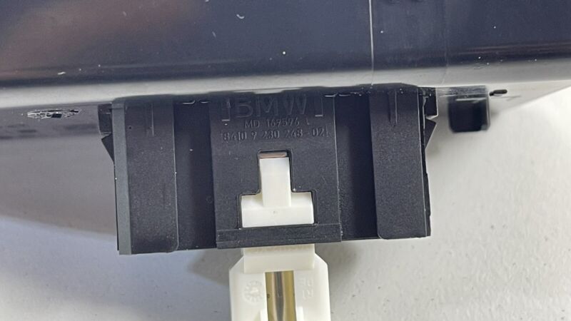 5116 9207357 / 51169207357 16-21 BMW M2 CENTER CONSOLE AUXILIARY AUX USB PLUG INPUT PORT 84109230248 OEM