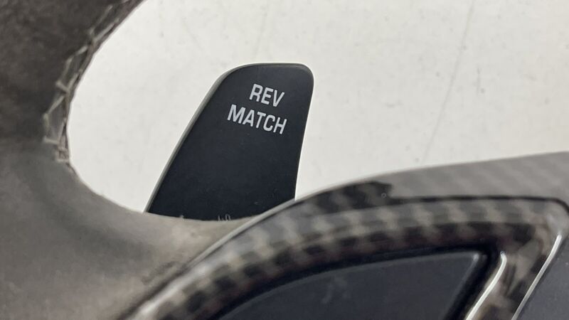 84449668 16-22 CHEVROLET CAMARO SS 1LE STEERING WHEEL SUEDE W/ REV MATCH 84449668 OEM