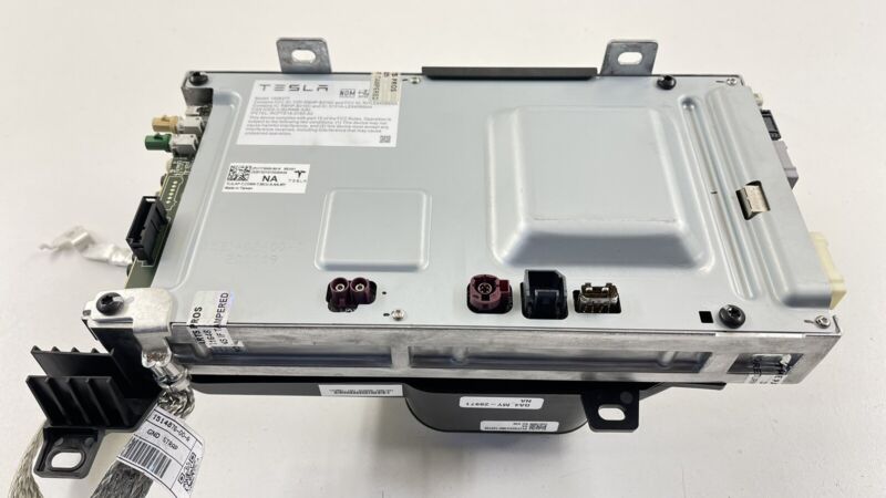 1506277 20-23 TESLA MODEL Y ENTERTAINMENT MEDIA CONTROL MODULE 1775000-90-K OEM