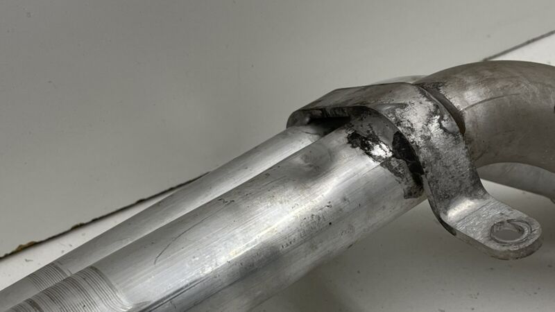 420.121.050.B / 420 121 050 B / 420121050B 08-15 AUDI R8 UNDERBODY CENTER COOLANT PIPE LINE HOSE TUBE 420 121 050 B OEM