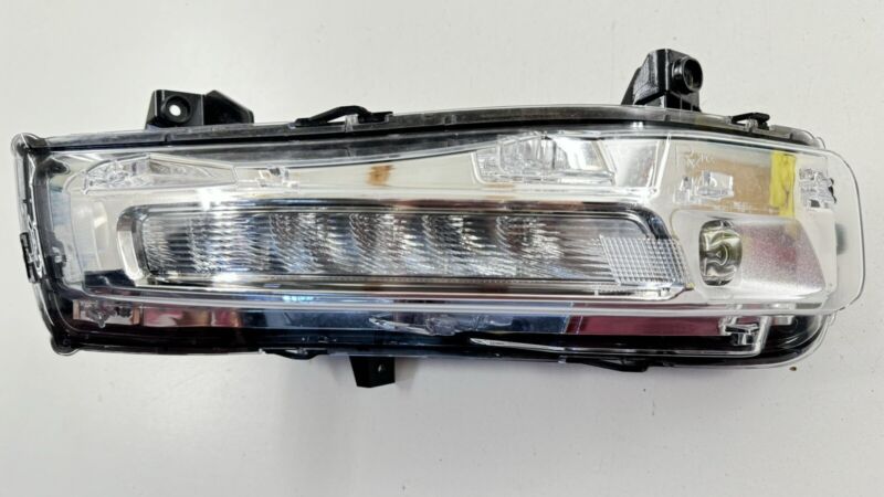 JR3B-13200-AF / JR3B 13200 AF / JR3B13200AF 18-23 FORD MUSTANG GT RIGHT FRONT DAY TIME RUNNING LIGHT FOGLIGHT LAMP OEM