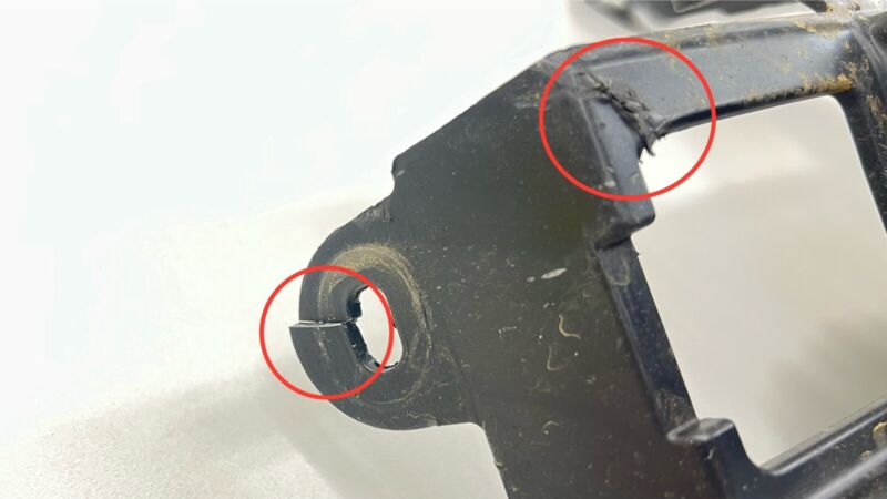 PR3B-17E899-AA / PR3B 17E899 AA / PR3B17E899AA 2024 FORD MUSTANG GT REAR BUMPER IMPACT ABSORBER PLASTIC TRIM PR3B-17E899