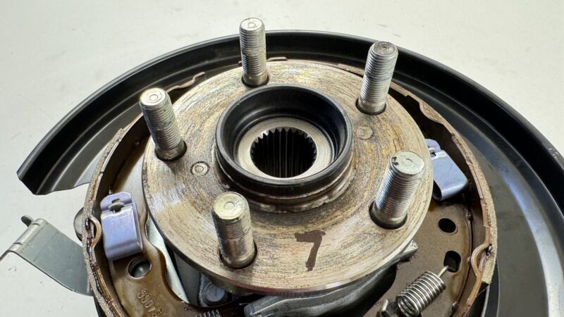 22-23 TOYOTA GR86 DRIVER LEFT REAR WHEEL SPINDLE KNUCKLE HUB BEARING OEM