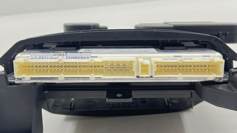 970.618.155.27 / 970 618 155 27 / 97061815527 14-16 PORSCHE PANAMERA AIR RIDE SUSPENSION MODULE AUTO LEVELING 9706181552