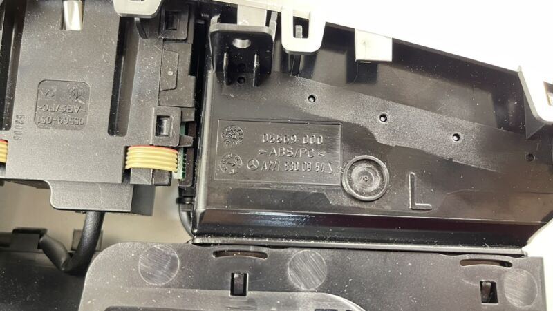 2218300954 / A2218300954 / A 221 830 09 54 0954 07-13 MERCEDES W221 S CLASS CENTER DASH AC AIR VENT GRILLE CLOCK 2218300