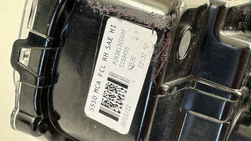 JR3B-13200-AF / JR3B 13200 AF / JR3B13200AF 18-23 FORD MUSTANG GT RIGHT FRONT DAY TIME RUNNING LIGHT FOGLIGHT LAMP OEM