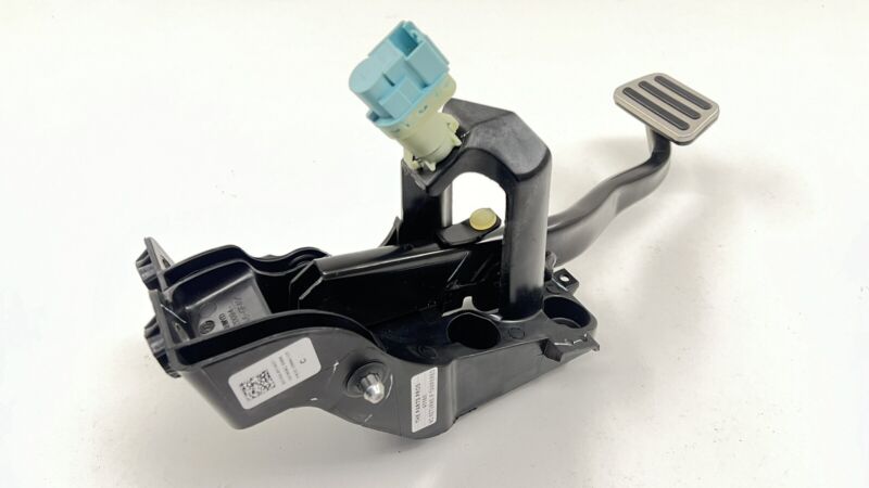FR3C-2D094-CF / FR3C 2D094 CF / FR3C2D094CF 20-22 FORD MUSTANG GT500 EMERGENCY PARKING BRAKE PEDAL FR3C-2D094-CF OEM