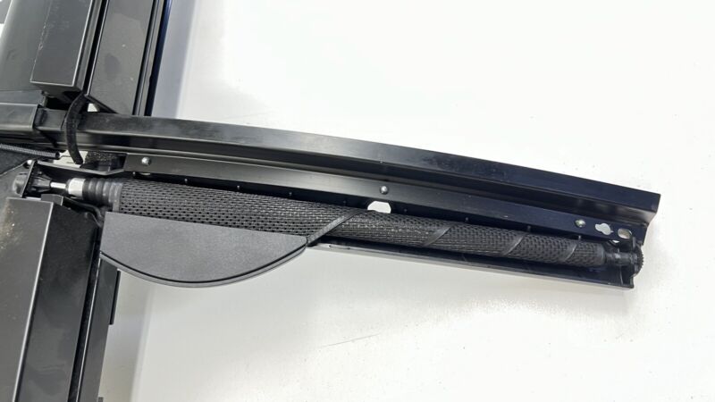 4W0.861.951.E / 4W0 861 951 E / 4W0861951E 13-18 BENTLEY FLYING SPUR LEFT REAR DOOR WINDOW SUN SHADE PRIVACY BLIND OEM
