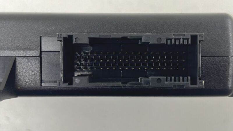 4W0 035 008 C / 4W0035008C 13-18 BENTLEY FLYING SPUR REMOTE CONTROL CARGATE MODULE ECU 4W0 035 008 C OEM